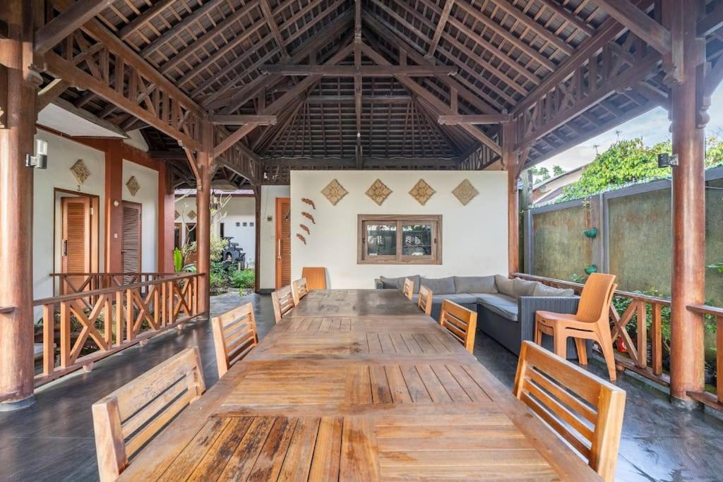 Villa Kenanga In Meninting By The Beach Mataram Eksteriør billede
