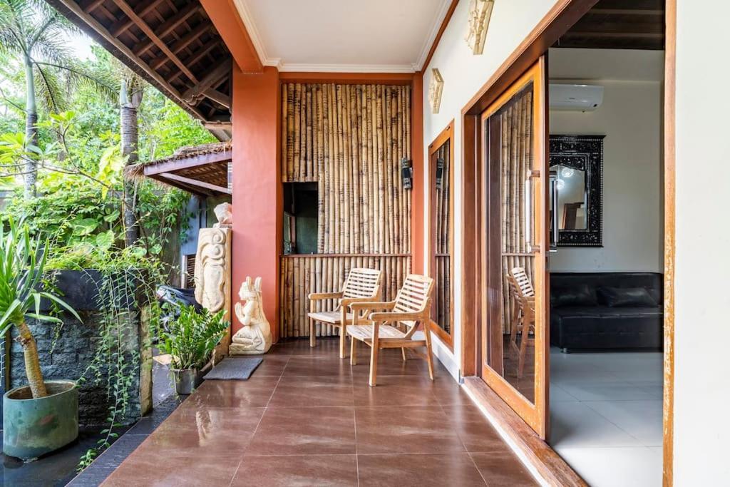 Villa Kenanga In Meninting By The Beach Mataram Eksteriør billede
