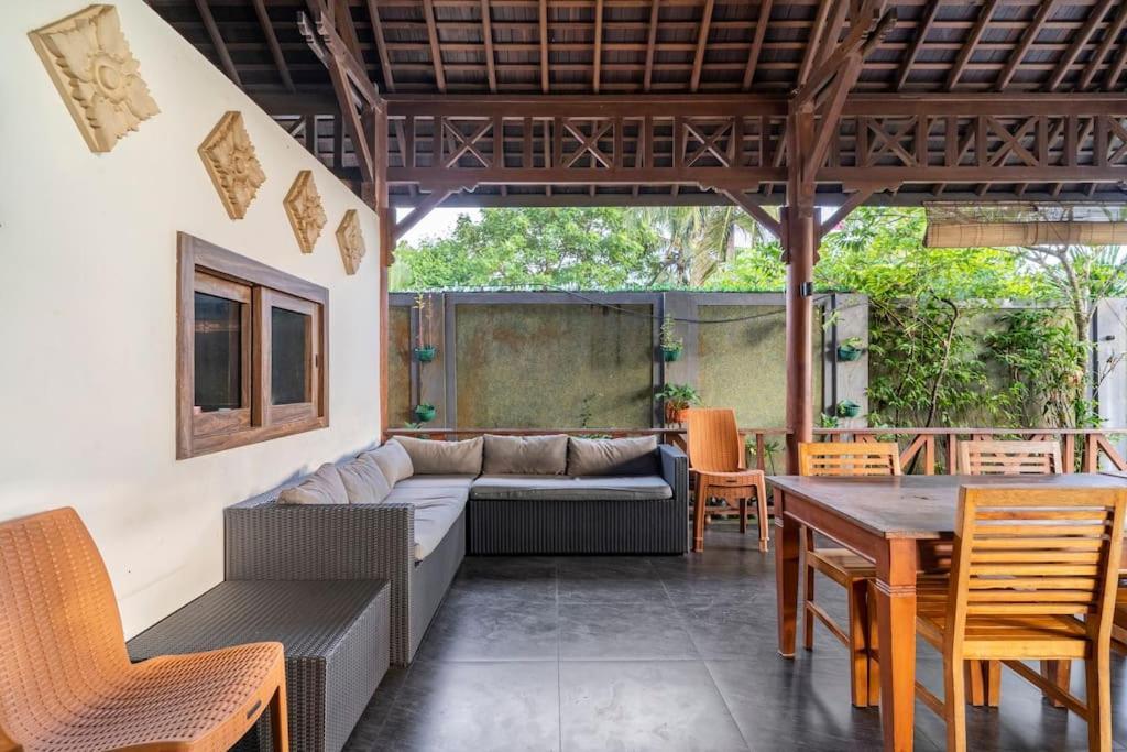 Villa Kenanga In Meninting By The Beach Mataram Eksteriør billede