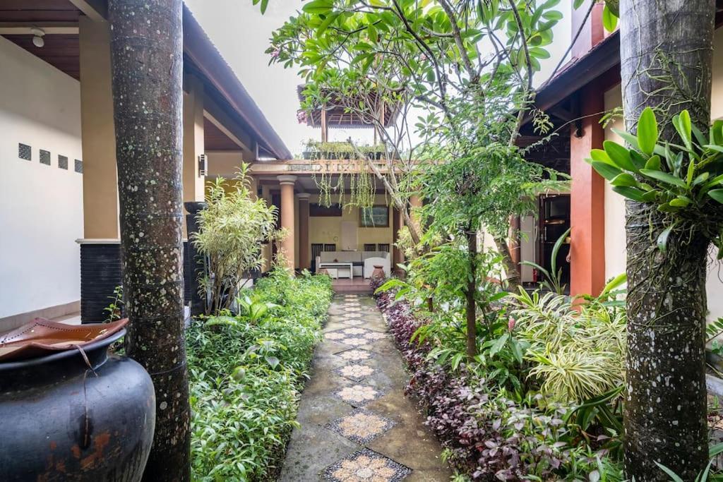 Villa Kenanga In Meninting By The Beach Mataram Eksteriør billede